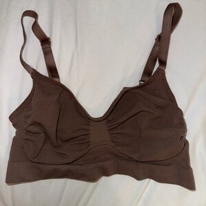NWT SKIMS SCULPTING BRALETTE IN COLOR UMBER